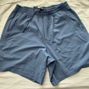Mens Lululemon 7 inch pace breaker  Linerless- size large